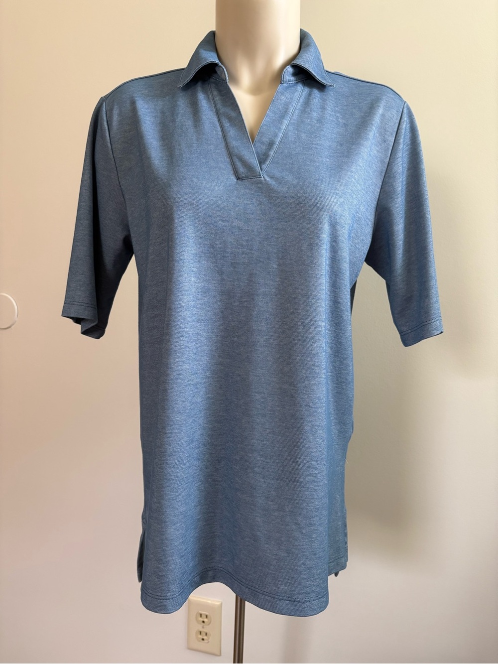 Lands' End Women’s Heather Blue Short Sleeve Open V-Neck Polo Shirt Size Medium